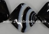 CAG2939 15.5 inches 25*25mm diamond black line agate beads