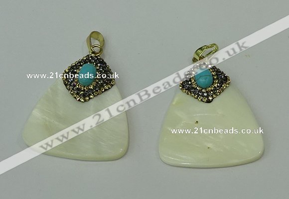 CGP285 35*40mm triangle pearl shell pendants wholesale