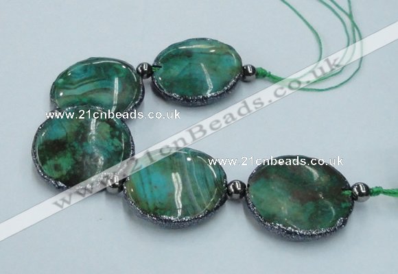 CNG2191 7.5 inches 30mm flat round agate beads with brass setting