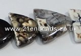 CNG2527 15.5 inches 15*20mm - 20*25mm triangle agate beads