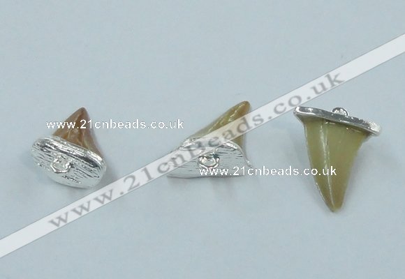 NGP2496 15*18mm - 18*20mm shark teeth pendants wholesale