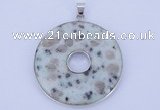 NGP615 5pcs 6*41mm kiwi stone with brass setting donut pendants